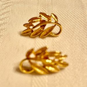 Gold tone leaf earrings
